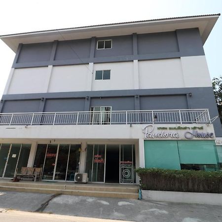 Oyo 75389 Pandora House Hotell Pattaya Eksteriør bilde