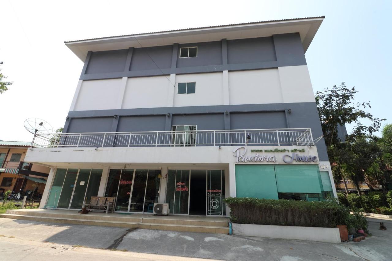 Oyo 75389 Pandora House Hotell Pattaya Eksteriør bilde
