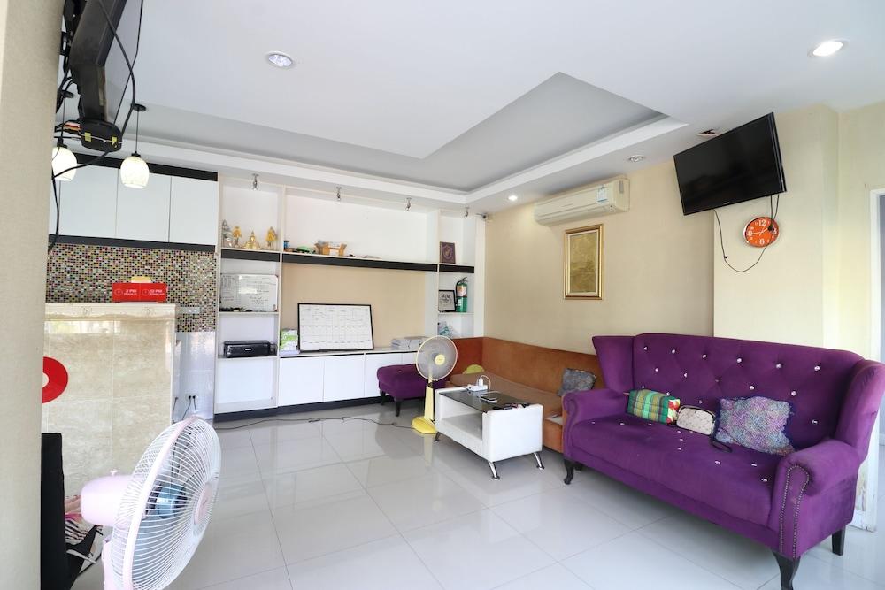 Oyo 75389 Pandora House Hotell Pattaya Eksteriør bilde