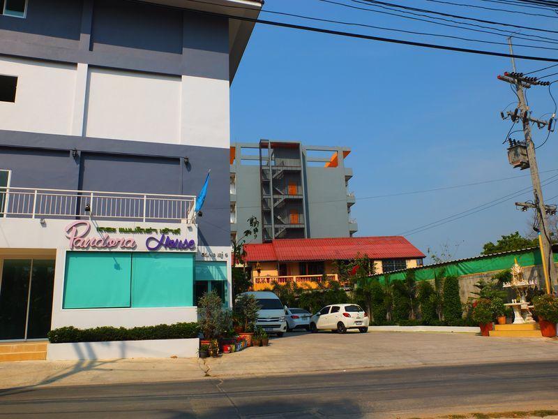 Oyo 75389 Pandora House Hotell Pattaya Eksteriør bilde