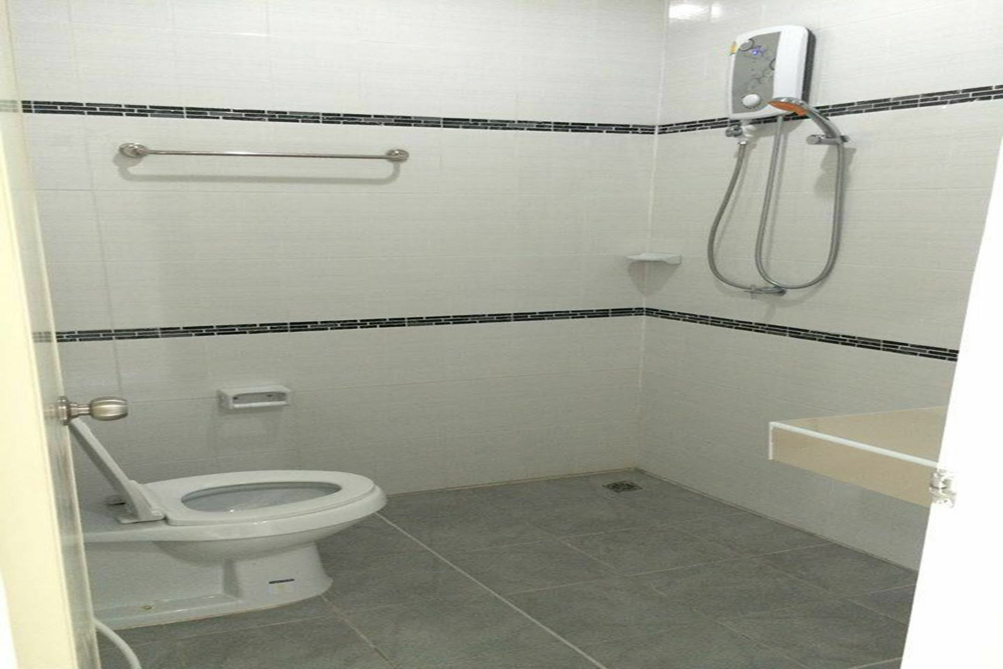 Oyo 75389 Pandora House Hotell Pattaya Eksteriør bilde