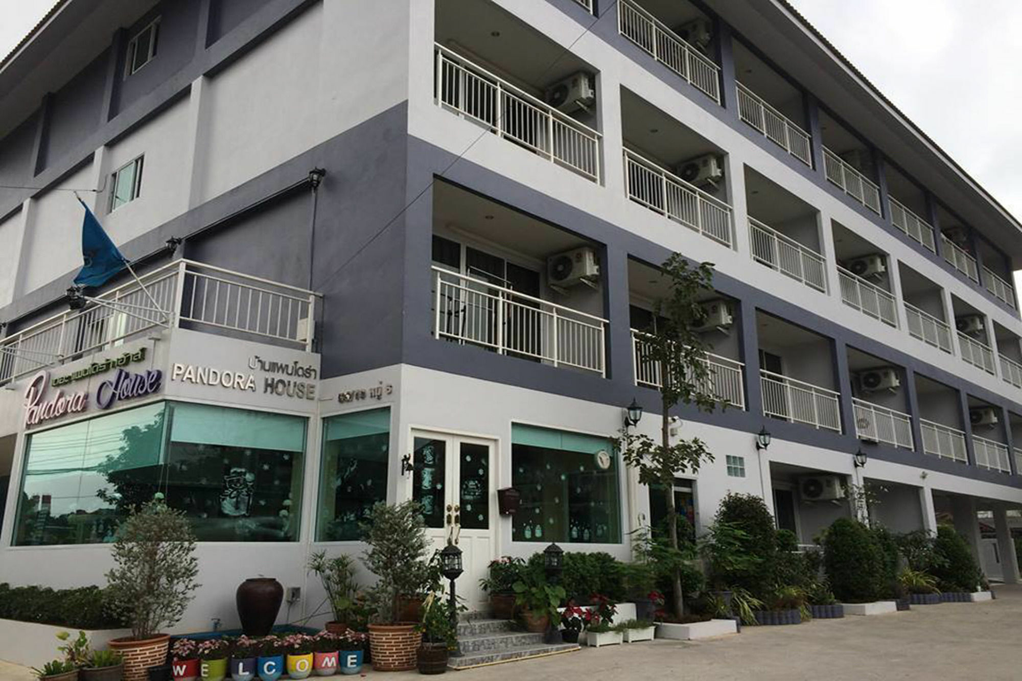 Oyo 75389 Pandora House Hotell Pattaya Eksteriør bilde